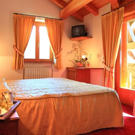 Albergo Garni Maso Mistrin Madonna di Campiglio Exterior photo